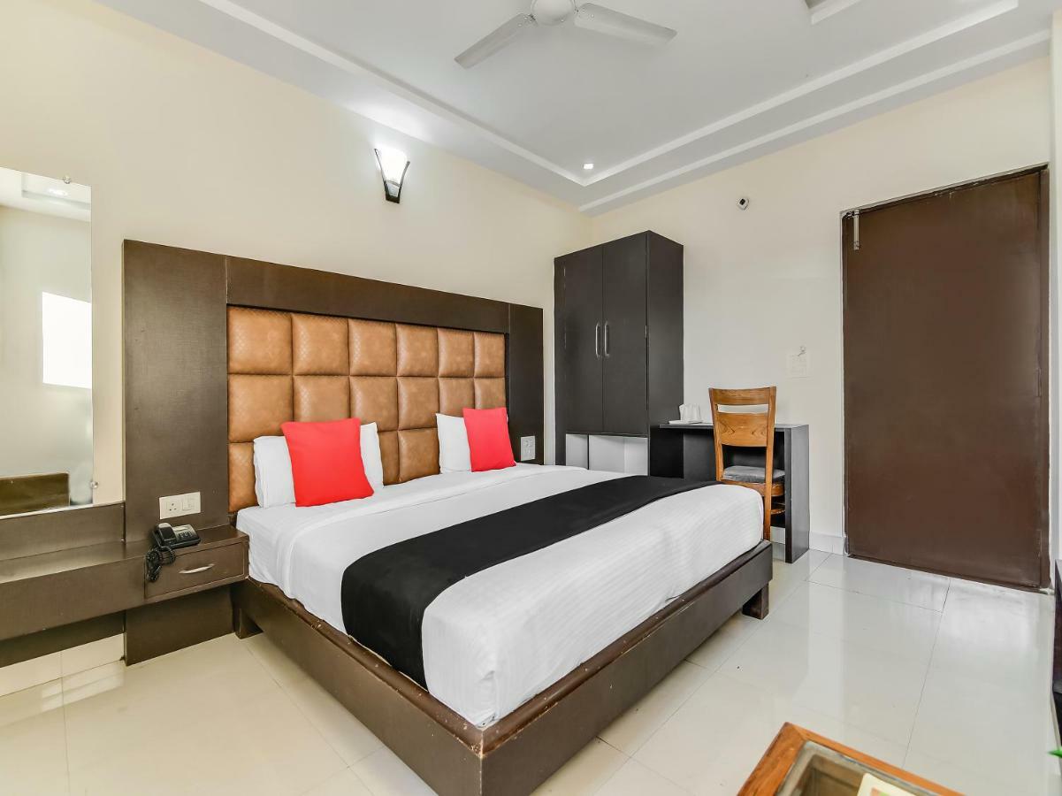 Capital O 32619 Hotel Sugar Palm グワーリヤル エクステリア 写真