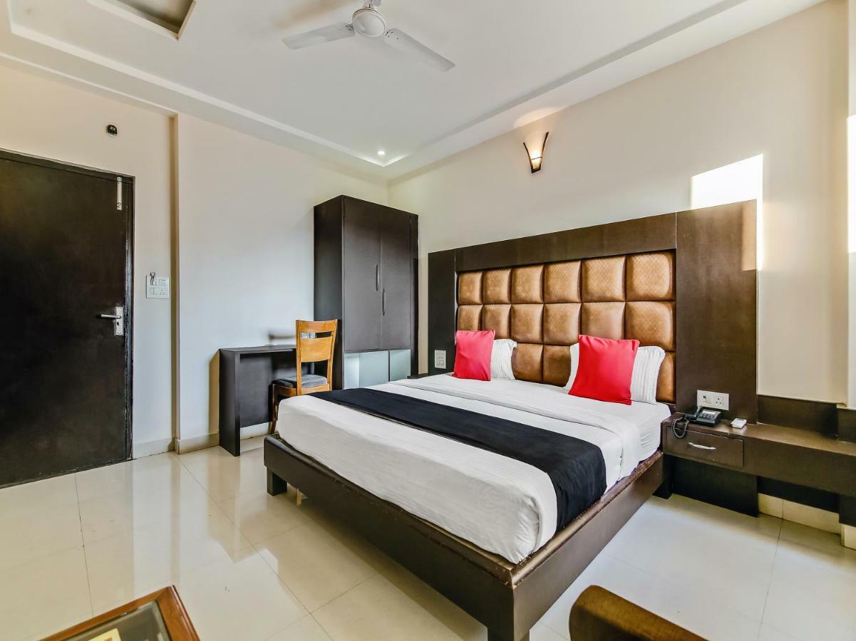 Capital O 32619 Hotel Sugar Palm グワーリヤル エクステリア 写真